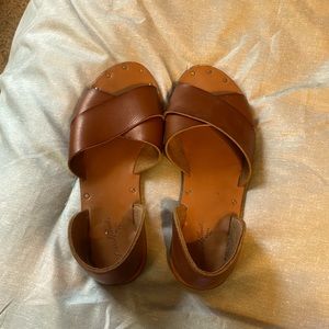 Open toed summer slides with a back